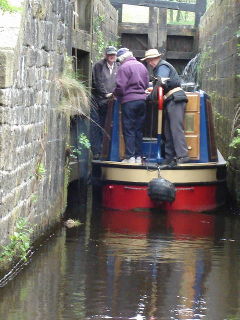 REmoving rubbish in lock upto Standedge